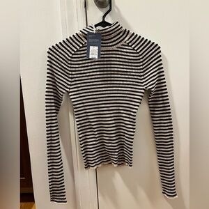 NWT target Universal Thread Striped Thin Sweater